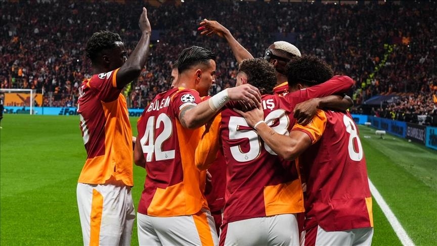 Galatasaray yeşil sahalarda taraftarını, borsada yatırımcısını sevindiriyor