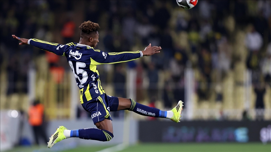 Fenerbahçe konuk ettiği Gaziantep FK'yi 4 golle yendi