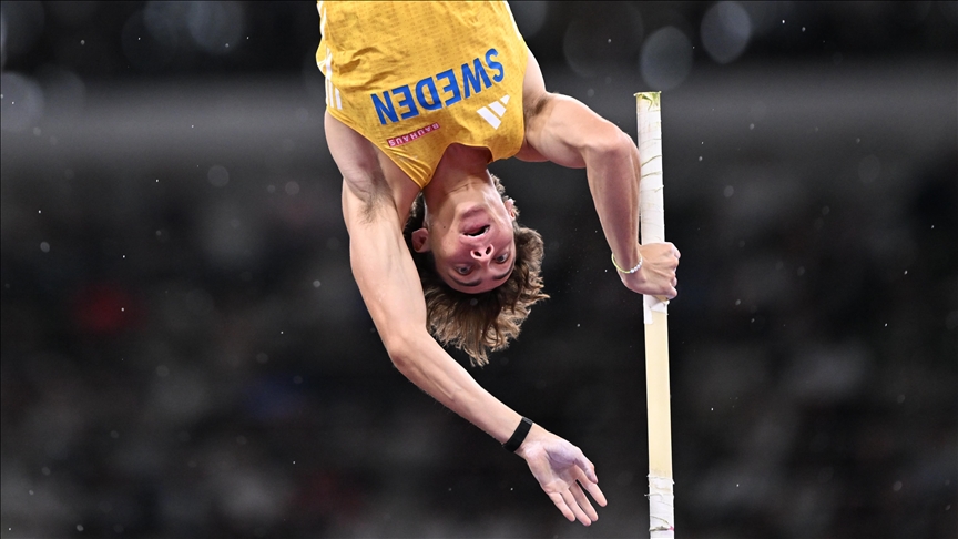 Duplantis, sırıkla atlama dünya rekorunu 15. kez kırdı