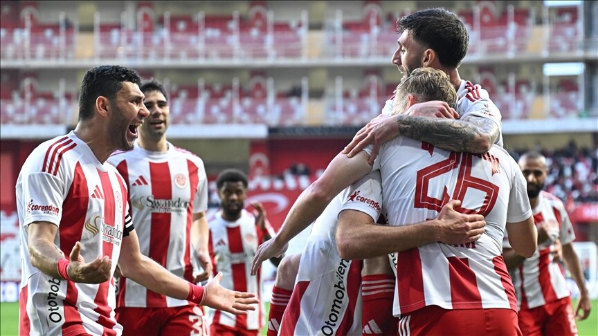 Antalyaspor konuk ettiği Eyüpspor'u mağlup etti