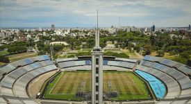 İlk FIFA Dünya Kupası Uruguay'daki Estadio Centenario'da düzenlendi